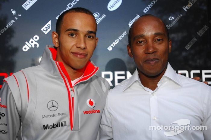 Lewis Hamilton, McLaren Mercedes, y Anthony Hamilton, padre de Lewis Hamilton
