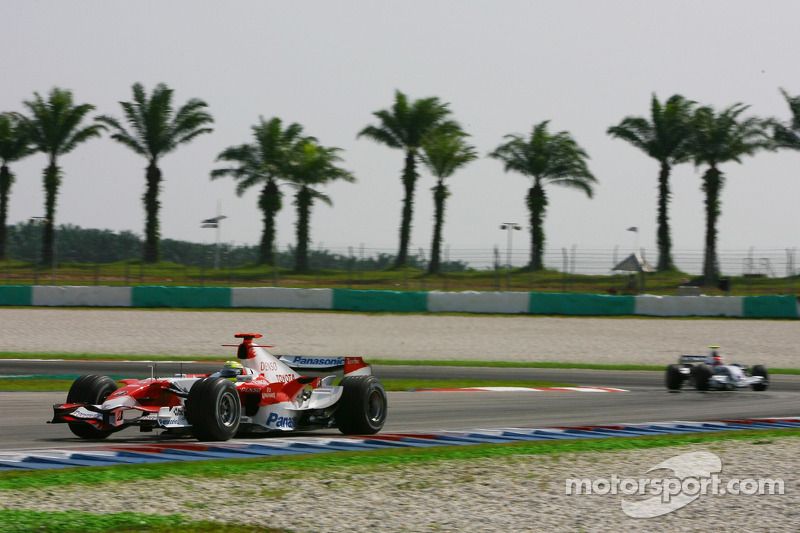 Ralf Schumacher, Toyota Racing, TF107 y Robert Kubica, BMW Sauber F1 Team, F1.07