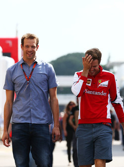 Alexander Wurz, mentor des pilotes Williams, avec Sebastian Vettel, Ferrari