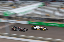 Josef Newgarden, CFH Racing Chevrolet e James Hinchcliffe, Schmidt Peterson Motorsports Honda