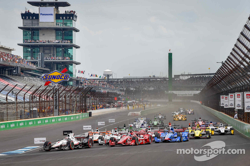 Arranque de la carrera: Will Power, de Penske Chevrolet leads