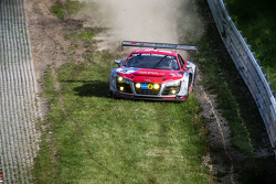 #15 Audi Race Experience Audi R8 LMS ultra : Alex Yoong, Frankie Cheng, Marchy Lee, Shaun Thong sort de la piste