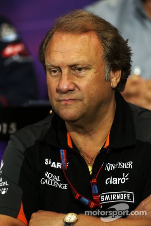Robert Fernley, Sahara Force India F1 Team Equipo Adjunto Principal en la Conferencia de prensa de l