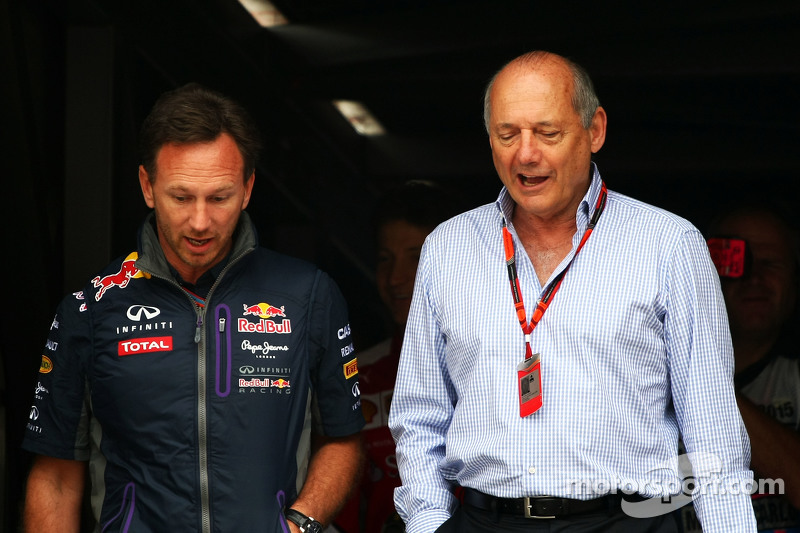 (De izquierda a derecha): Christian Horner, de Red Bull Racing, director del equipo, Ron Dennis presidente ejecutivo de McLaren