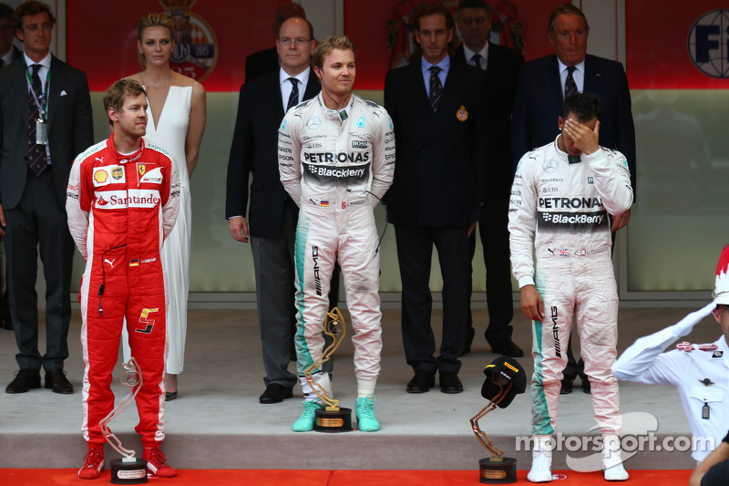 Podio: segundo lugar, Sebastian Vettel, Ferrari Ferrari SF15-T y ganador Nico Rosberg y Lewis Hamilt