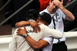 Üçüncü Lewis Hamilton, Mercedes AMG F1 ve kardeşi Nicolas