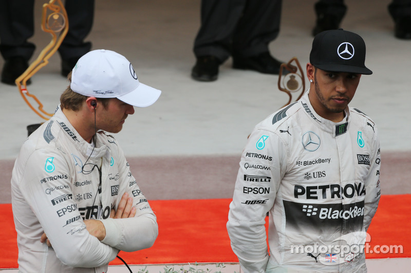 Pódio: vencedor Nico Rosberg, Mercedes AMG F1 com terceiro team mate Lewis Hamilton, Mercedes AMG F1