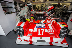 #17 Porsche Team Porsche 919 Hybrid: Timo Bernhard, Mark Webber, Brendon Hartley, Frédéric Makowiecki