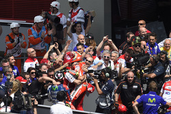 Andrea Iannone, Ducati Team, fête sa deuxième place dans le parc fermé