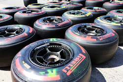 Pirelli tyres used by McLaren en los pits