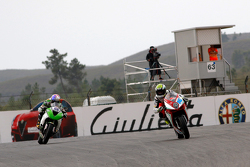 Jules Cluzel, MV Agusta Reparto Corse, davanti a Kenan Sofuoglu, Kawasaki Puccetti Racing