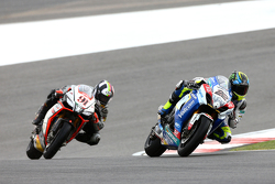 Alex Lowes, Voltcom Crescent Suzuki, devant Leon Haslam, Red Devils Roma