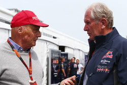 Niki Lauda, Président Non-Exécutif de Mercedes et le Dr Helmut Marko, Consultant Red Bull Motorsport
