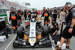 Sergio Perez, Sahara Force India F1 VJM08, sur la grille