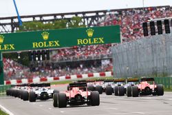 Roberto Merhi, Manor Marussia F1 Team et Will Stevens, Manor Marussia F1 Team, au départ de la course