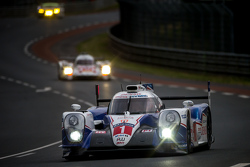 #1 Toyota Racing Toyota TS040 Hybrid: Sébastien Buemi, Anthony Davidson, Kazuki Nakajima
