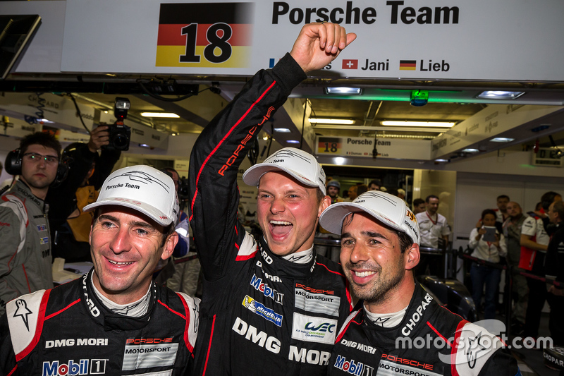 2015 24 Hours of Le Mans Pole Winner #18 Porsche Team Porsche 919 Hybrid: Romain Dumas, Neel Jani, Marc Lieb