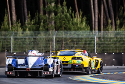 #64 Corvette Racing Corvette C7.R: Jordan Taylor, Oliver Gavin, Tommy Milner y #2 Toyota Racing Toyota TS040 Hybrid: Alexander Wurz, Stéphane Sarrazin, Mike Conway