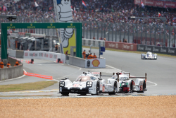 #19 Porsche Team Porsche 919 Hybrid: Nico Hulkenberg, Nick Tandy, Earl Bamber, #9 Audi Sport Team Jo