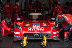 #22 Nissan Motorsports Nissan GT-R LM NISMO: Гарри Тинкнелл, Алекс Банкомб, Михаэль Крумм