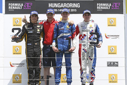Podium : le vainqueur Egor Orudzhev, Arden Motorsport, le deuxième, Roberto Merhi, Pons Racing, et le troisième, Oliver Rowland, Fortec Motorsports