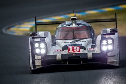 #19 Porsche Team Porsche 919 Hybrid: Nico Hulkenberg, Nick Tandy, Earl Bamber