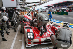 #17 Porsche Team Porsche 919 Hybrid: Timo Bernhard, Mark Webber, Brendon Hartley