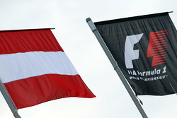 Drapeaux autrichien et de la F1