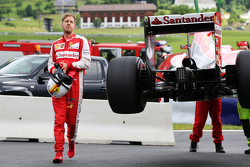 Sebastian Vettel, Ferrari para no circuito durante treino livre