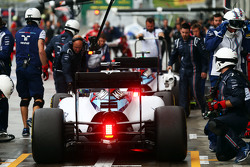 Валттери Боттас, Williams FW37 и Фелипе Масса, Williams FW37 в боксах