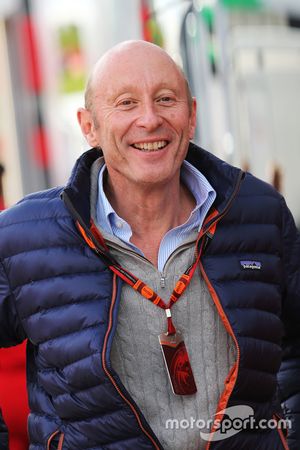 Donald Mackenzie, CVC Capital Partners Socio Director, Co Director de Inversiones Globales