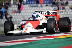 Ален Прост, в McLaren MP4/2B на Параді Легенд
