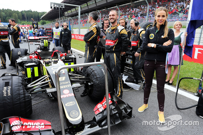 Carmen Jorda, Lotus F1 Team Development Driver on the grid