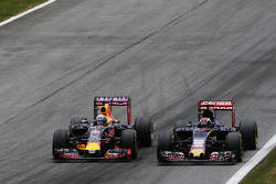 Даниэль Риккардо, Red Bull Racing RB11 и Макс Ферстаппен, Scuderia Toro Rosso STR10 - борьба за пози
