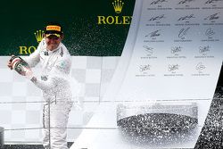 El ganador, Nico Rosberg, Mercedes AMG F1 Team