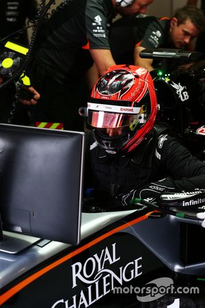 Esteban Ocon, piloto de testes da Sahara Force India F1 VJM08 