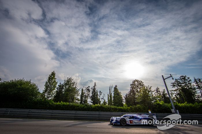 2015: Toyota TS040 Hybrid