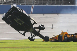 Ryan Briscoe, Schmidt Peterson Motorsports Honda et Ryan Hunter-Reay, Andretti Autosport Honda sont pris dans un énorme accident