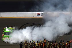 Race winner Kyle Busch, Joe Gibbs Racing