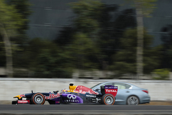 Daniel Ricciardo, Red Bull Racing testa o novo circuito do GP do México