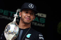 Льюис Хэмилтон, Mercedes AMG F1 получает награду