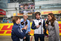 Claire Williams, Williams vice presidente da com Damon Hill, apresentador da Sky Sports; Felipe Massa, Williams e Natalie Pinkham, apresentadora da Sky Sports