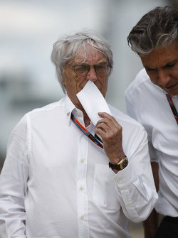 Bernie Ecclestone, avec Pasquale Lattuneddu, de la FOM