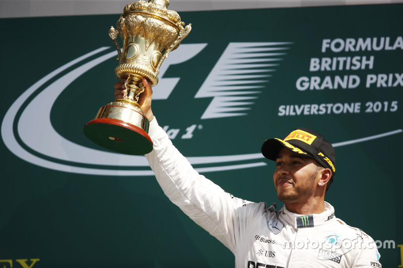 Winnaar Lewis Hamilton, Mercedes AMG F1 viert op het podium