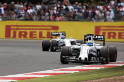 Фелипе Масса, Williams FW37 едет впереди напарника по команде - Валттери Боттаса, Williams FW37