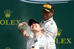 Подиум: победитель гонки - Льюис Хэмилтон, Mercedes AMG F1 Team, второе место - Нико Росберг, Merced