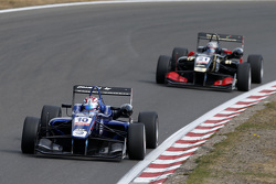 George Russell, Carlin Dallara Volkswagen y Alexander Albon, Signature Dallara Volkswagen