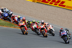 El inicio: Jorge Lorenzo, Yamaha Factory Racing toma la delantera