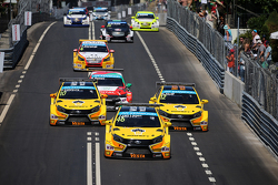Jaap van Lagen, Lada Vesta WTCC, Lada Sport Rosneft, Nicky Catsburg, Lada Vesta WTCC, Lada Sport Rosneft et Rob Huff, Lada Vesta WTCC, Lada Sport Rosneft