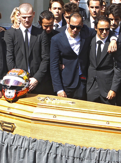 Pastor Maldonado et Felipe Massa assistent aux funérailles de Jules Bianchi à Nice